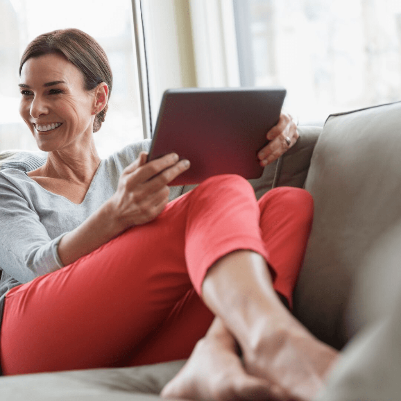 woman-smiling-tablet