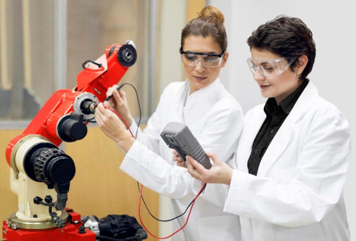 Women-engineers-using-robotics-714x483 0