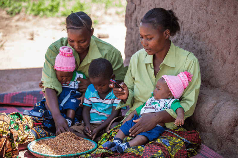 The m-mama program in Tanzania with two tanzanian mothers.
